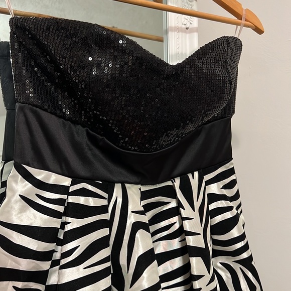 037 Trixxi Zebra Black Sequin Cocktail Dress - Picture 2 of 8